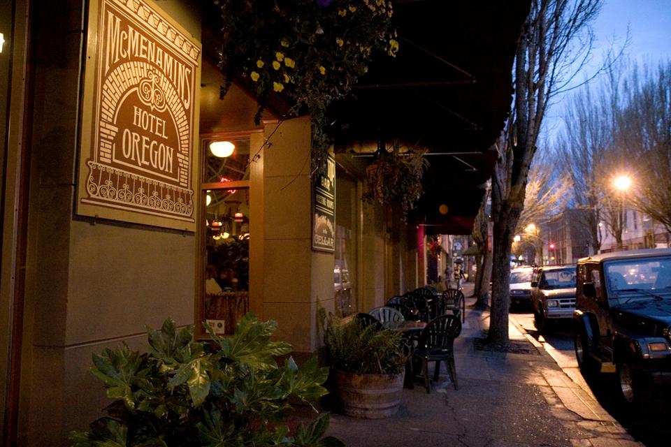 Mcmenamins Hotel Oregon McMinnville Exterior photo