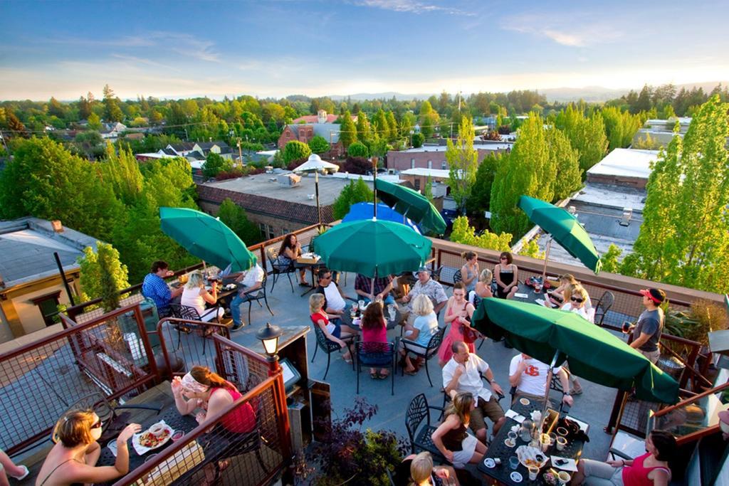 Mcmenamins Hotel Oregon McMinnville Exterior photo