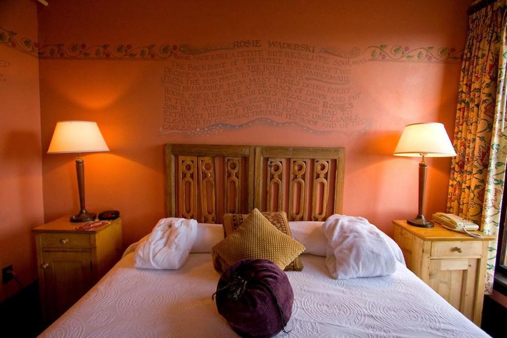 Mcmenamins Hotel Oregon McMinnville Room photo
